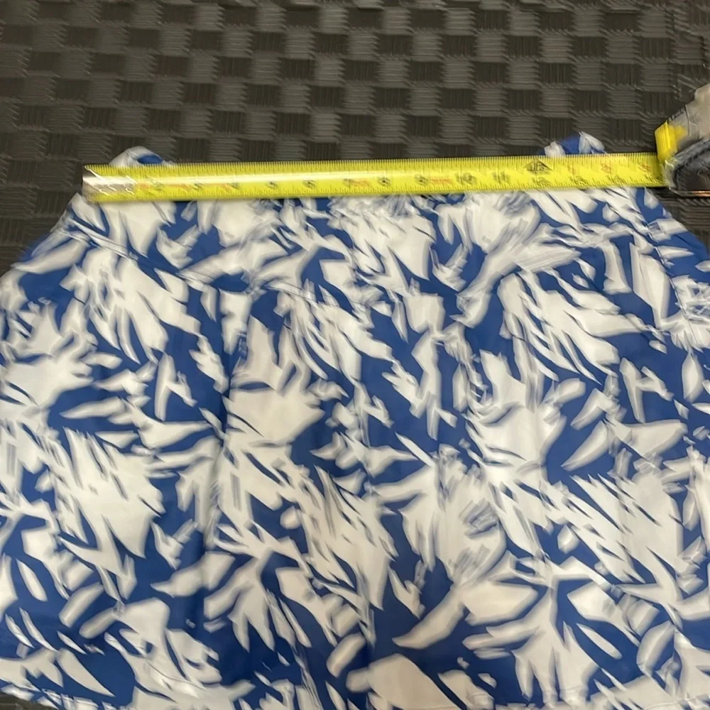 Aeropostale Navy blue and white leaf pattern skirt size medium